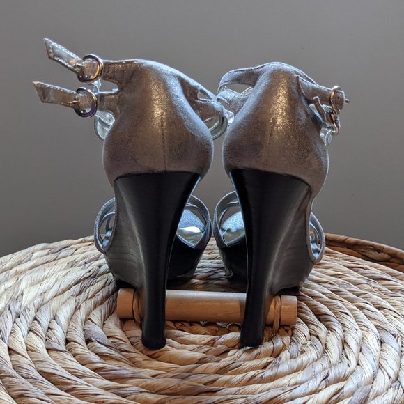 EUC (W6.5) - CARLOS SANTANA Metallic Gladiator Wedge - Picture 3 of 5
